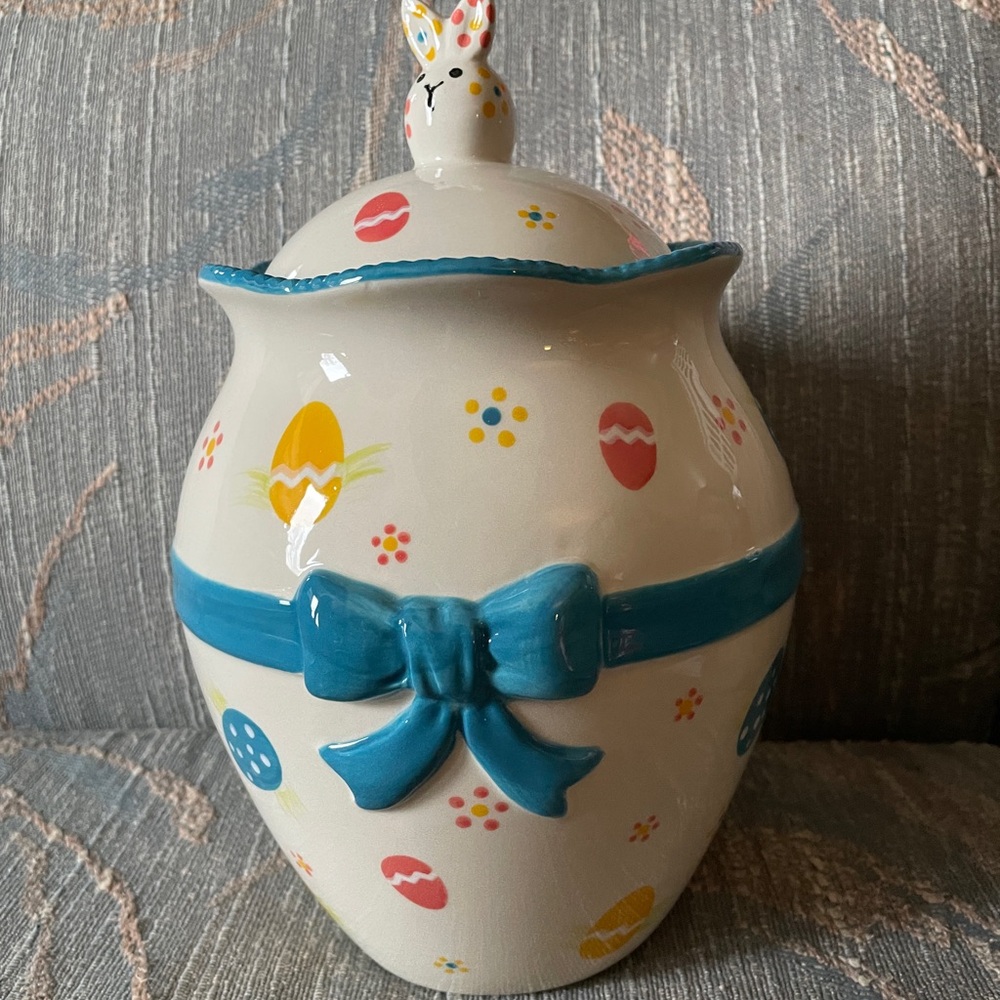 Temp-tations Retired Old World Easter Bunny Cookie Jar Canister 10" X 5”Nwot